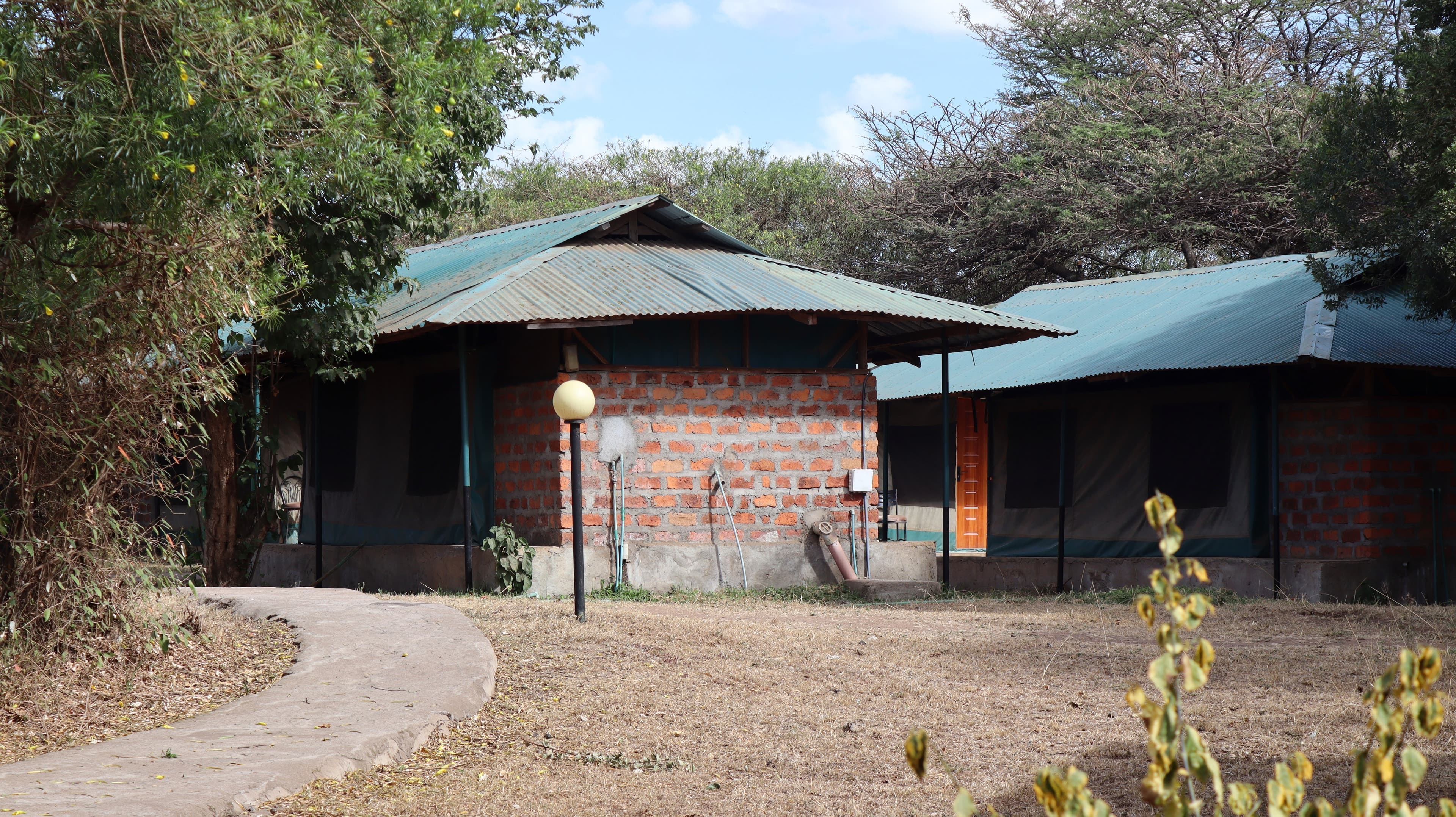 Buildings with brick and canvas walls under green roofs at Miti Mingi Eco Camp